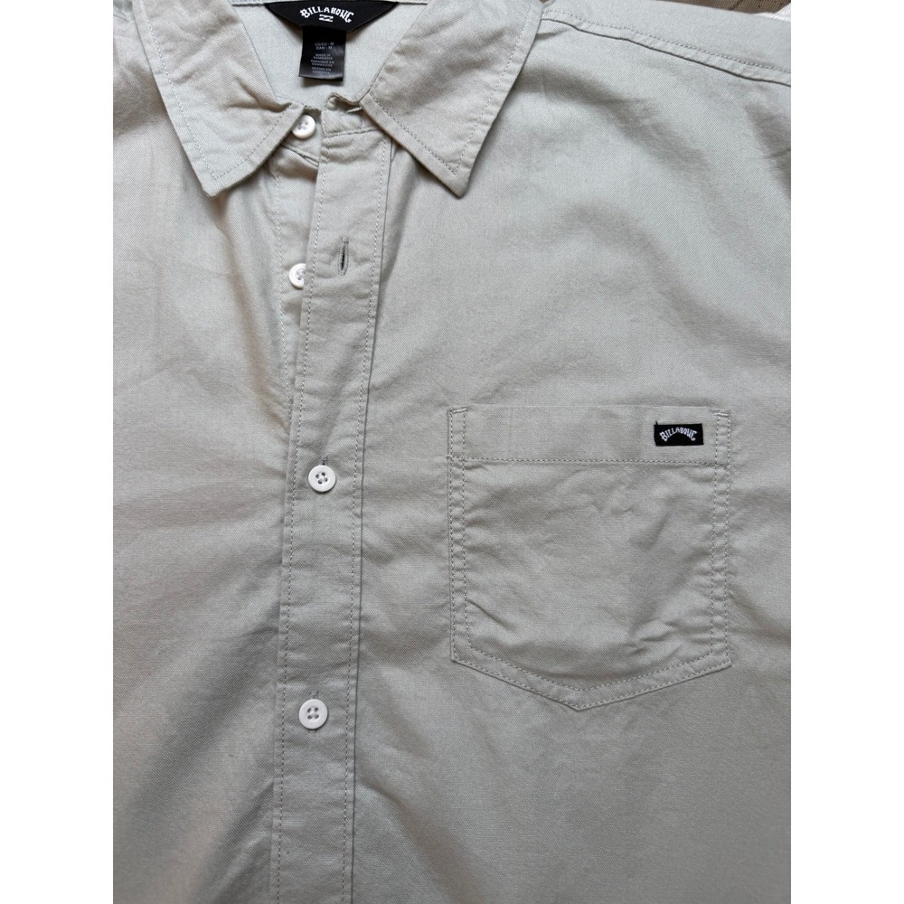 NWOT‎ Billabong Mens Short Sleeve Button Down Shirt Gray Textured Pocket Sz M - Picture 2 of 6